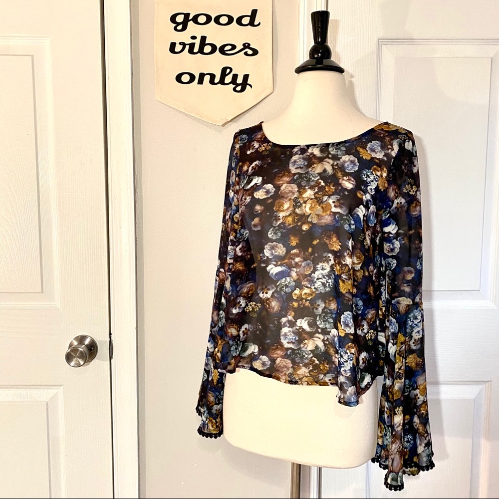 NWOT Moon Sheer Floral Bell Sleeve Top - size S